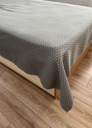 kabartmali kumaş tan oluşan yatak örtüsü - Görsel 3