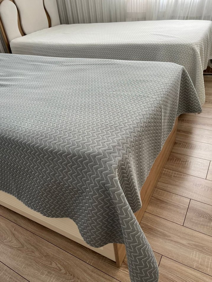 kabartmali kumaş tan oluşan yatak örtüsü - Görsel 2