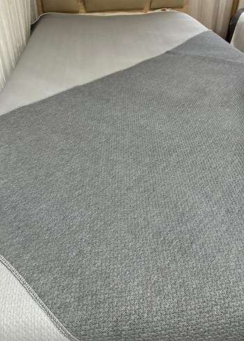 Gri Düz Desenli Yatak Örtüsü - Görsel 5