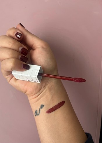 Koyu Kırmızı Mat Likit Ruj - Görsel 3