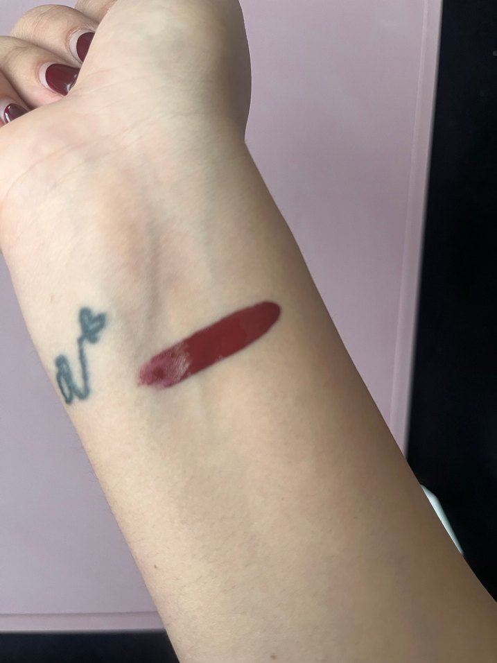 Koyu Kırmızı Mat Likit Ruj - Görsel 2