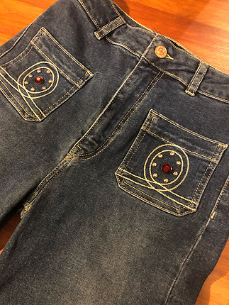 V2K Jeans. 