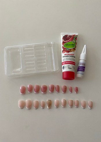 Pembe Takma Tırnak Seti ve El Kremi