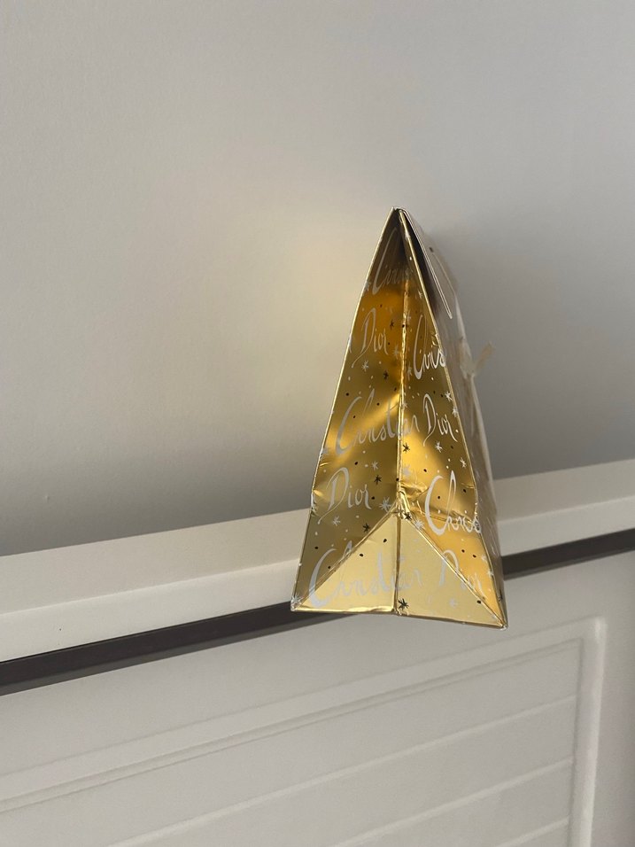 Parlak Altın Hediye Kutusu - Görsel 3