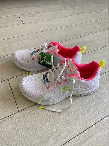 38 Beden Skechers spor ayakkabı