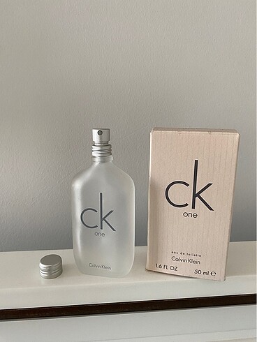 Calvin Klein parfüm şişesi