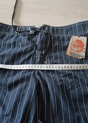 Erkek Siyah Çizgili Kemerli Mini Şort - Görsel 6