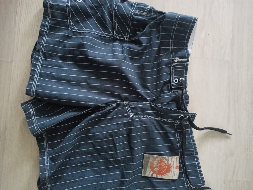 Erkek Siyah Çizgili Kemerli Mini Şort - Görsel 2