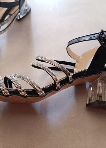 39 Beden Siyah Parlak Yılan Desenli Stiletto Topuklu Sandalet