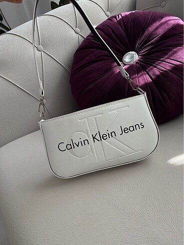 Calvin Klein Beyaz calvin klein baget çanta