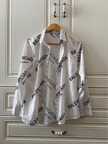 Balenciaga gömlek