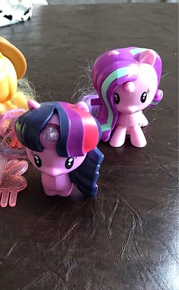 Resimdeki iki pony