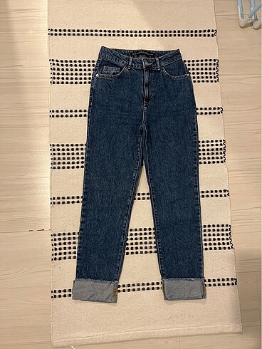 Paça detaylı mum jean