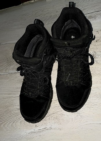 38 Beden Siyah Bağcıklı Kadın Outdoor Bot