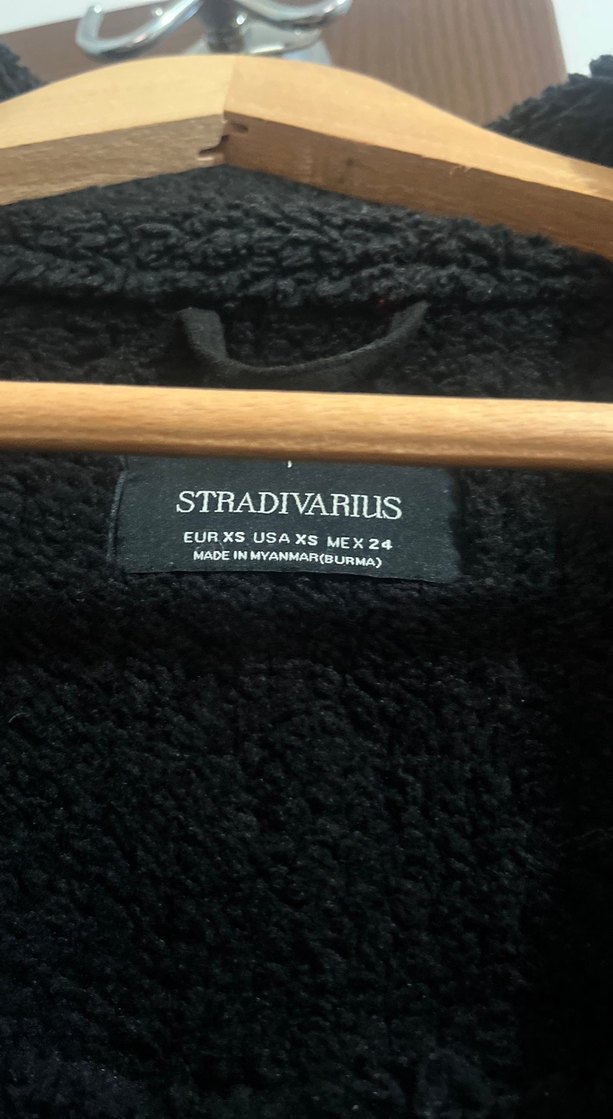 Stradivarius Siyah Süet Kürk Detaylı Kadın Ceket - Görsel 3