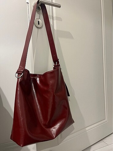 stradivarius bordo canta