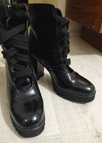 Derimod Siyah Platform Topuklu Gotik Kadın Bot rugan - Görsel 2