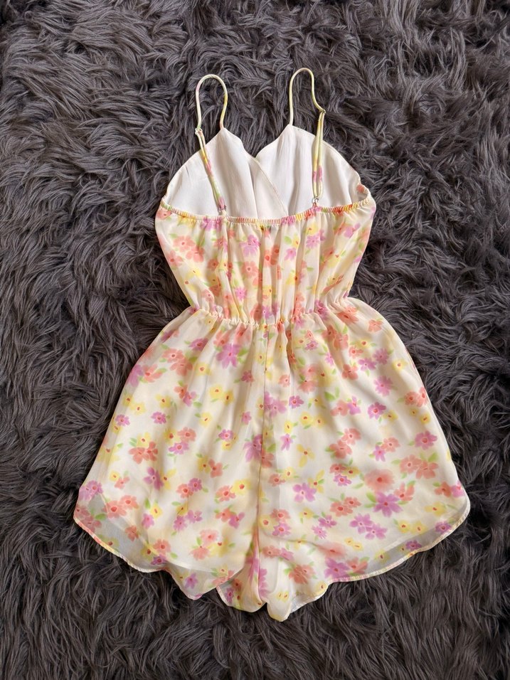 Çiçek Desenli Kısa Kadın Tulum - Görsel 2