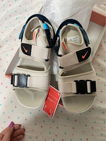 Hiç kullanılmamış nike sandalet