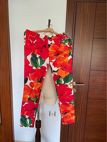 Zara Çiçekli Pantolon