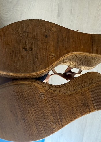 Kahverengi Nakışlı Kadın Dolgu Topuklu Sandalet - Görsel 3