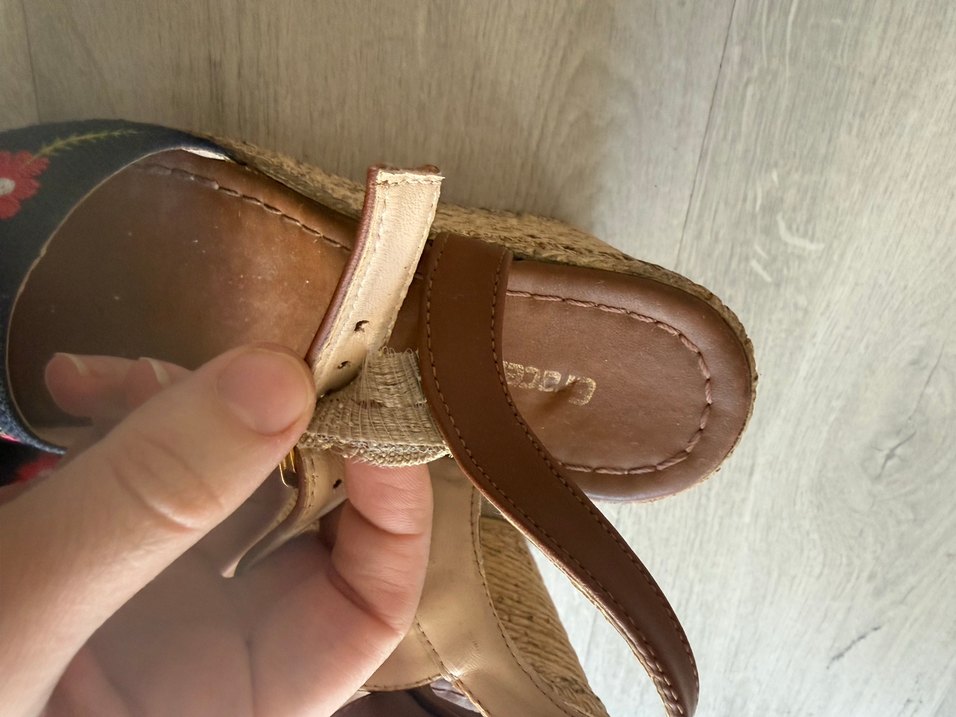 Kahverengi Nakışlı Kadın Dolgu Topuklu Sandalet - Görsel 2