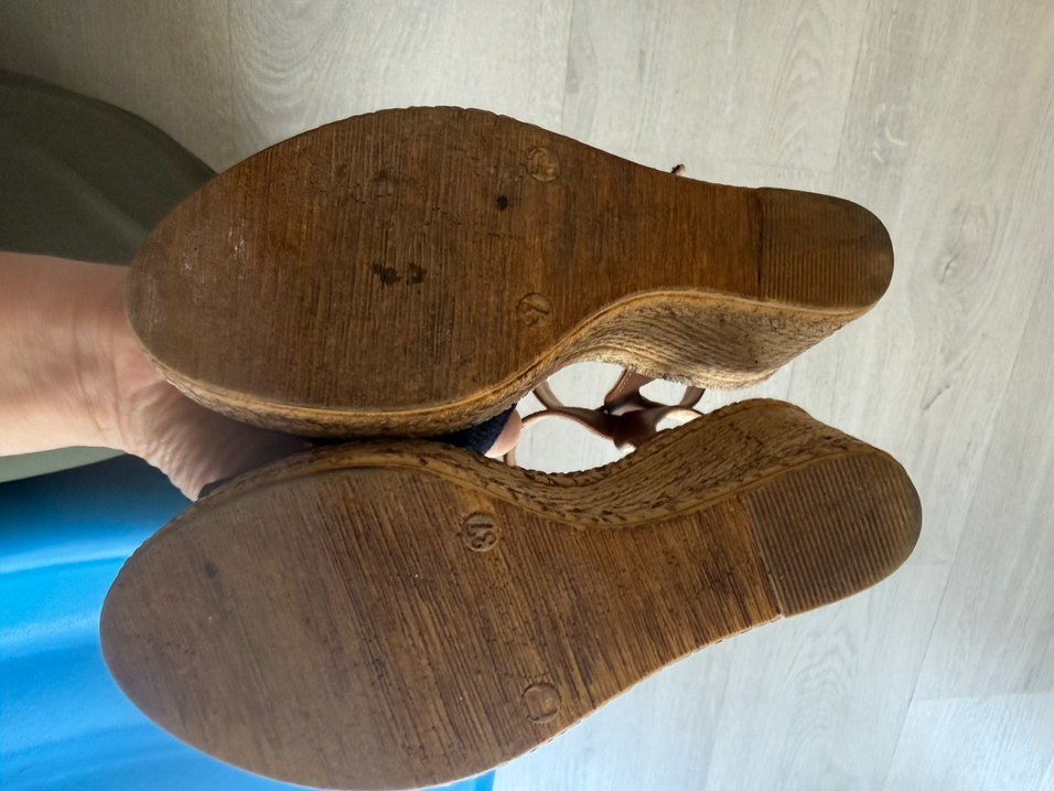 Kahverengi Nakışlı Kadın Dolgu Topuklu Sandalet - Görsel 3