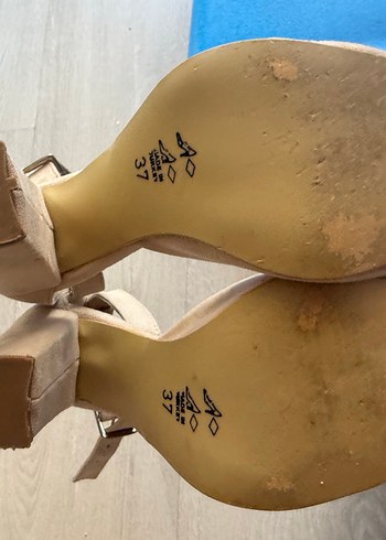 Bej Süet Tokalı İnce Topuklu Kadın Ayakkabı - Görsel 3