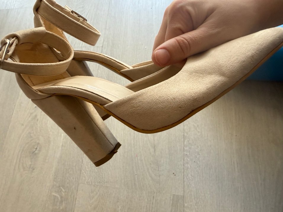 Bej Süet Tokalı İnce Topuklu Kadın Ayakkabı - Görsel 4