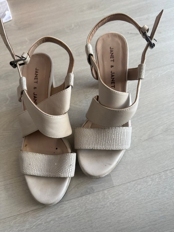 Bej Süet Tokalı İnce Topuklu Kadın Ayakkabı - Görsel 5