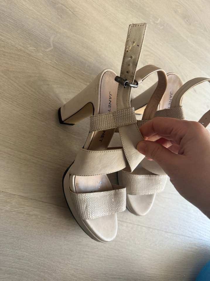 Beyaz Deri Dolgu Topuklu Kadın Sandalet - Görsel 4