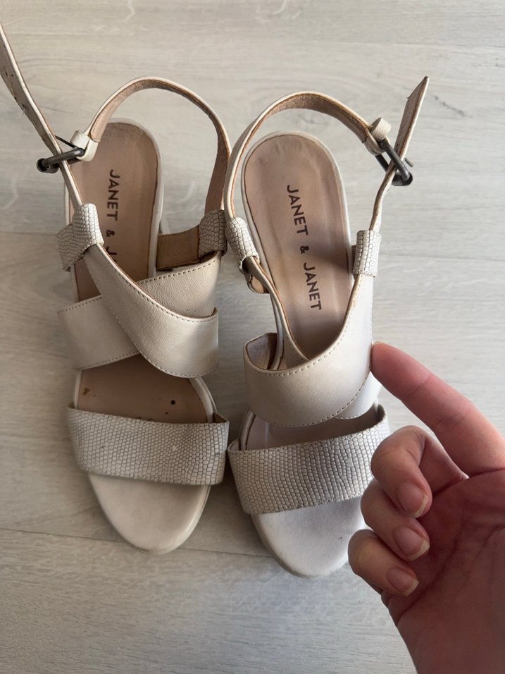 Beyaz Deri Dolgu Topuklu Kadın Sandalet - Görsel 3