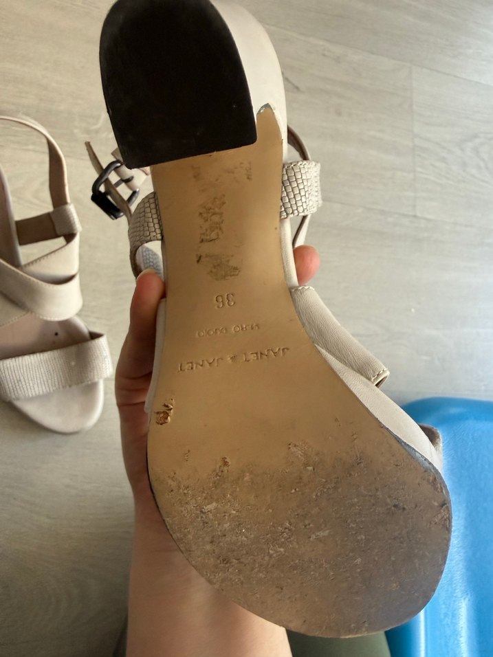 Beyaz Deri Dolgu Topuklu Kadın Sandalet - Görsel 2