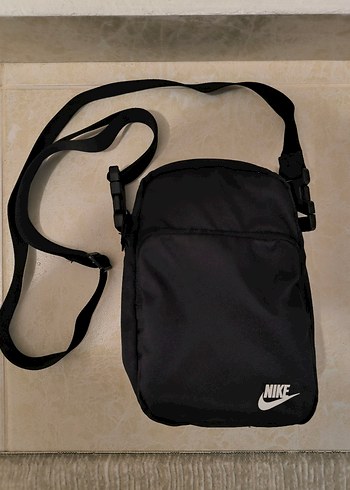 Nike Siyah Minimalist Erkek Omuz Çantası