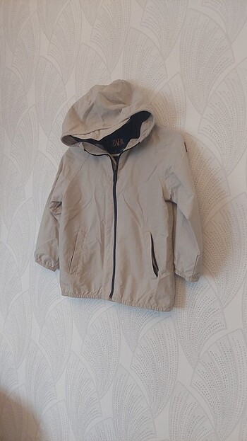 ZARA MONT