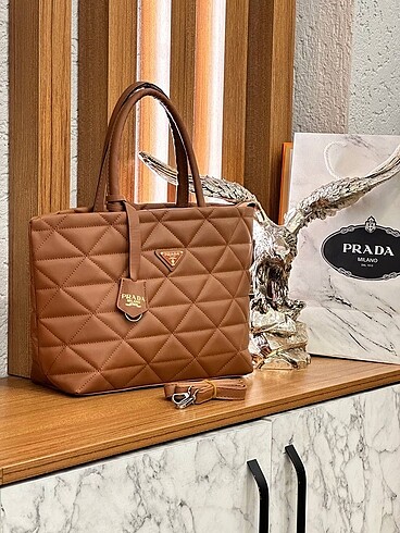  Beden ten rengi Renk Prada çanta 34*24 cm içi astarlı