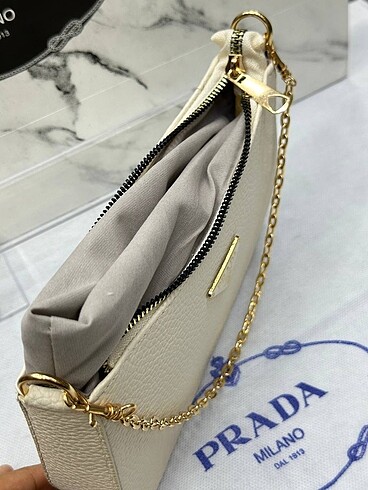 Prada Prada çanta 22*12 cm uzun askı var