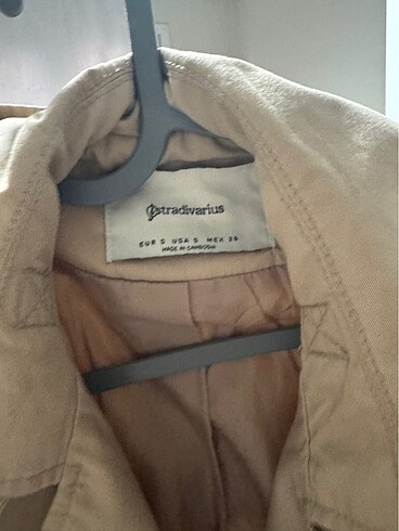 s Beden Stradivarius trençkot
