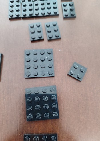 Diğer Siyah Lego Parçaları Seti(85 parça)