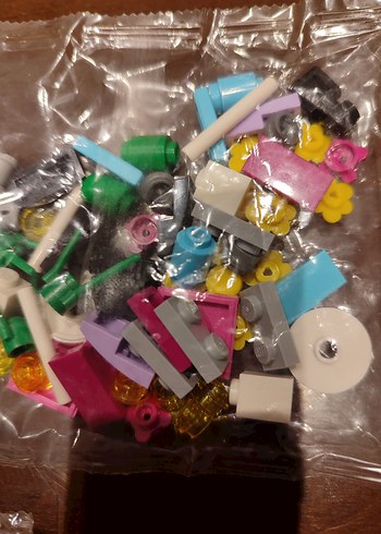 Beden Çeşitli Renklerde Lego Parçaları Seti