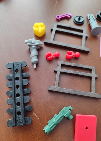 Renkli oyuncak parçaları - Görsel 3