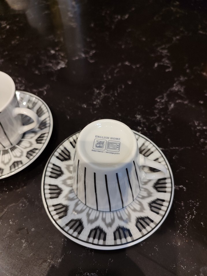 Beyaz ve Siyah İkili Kahve Fincanı - Görsel 2