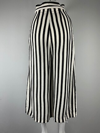 H&M H&M Kumaş Pantolon %70 İndirimli.