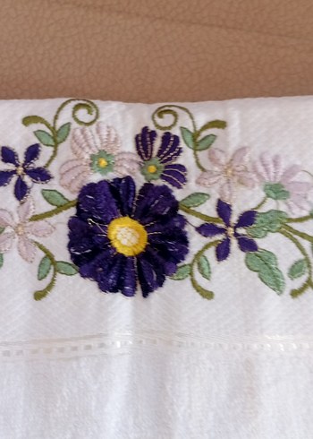 Nakışlı Beyaz Havlu - Görsel 2