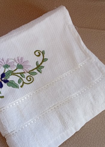 Nakışlı Beyaz Havlu - Görsel 3