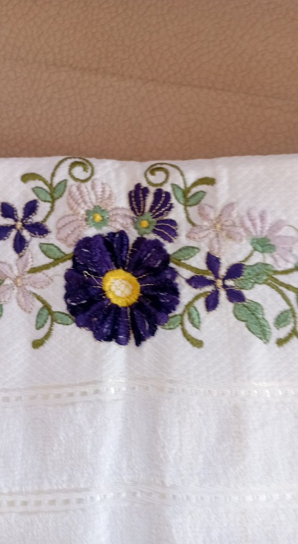 Nakışlı Beyaz Havlu - Görsel 2