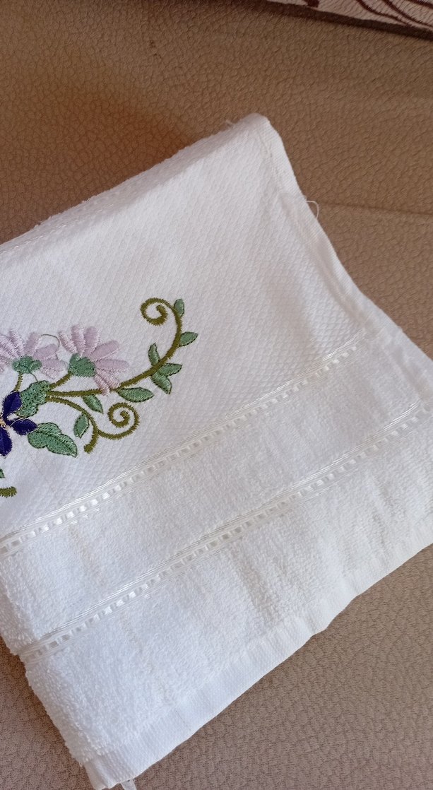 Nakışlı Beyaz Havlu - Görsel 3
