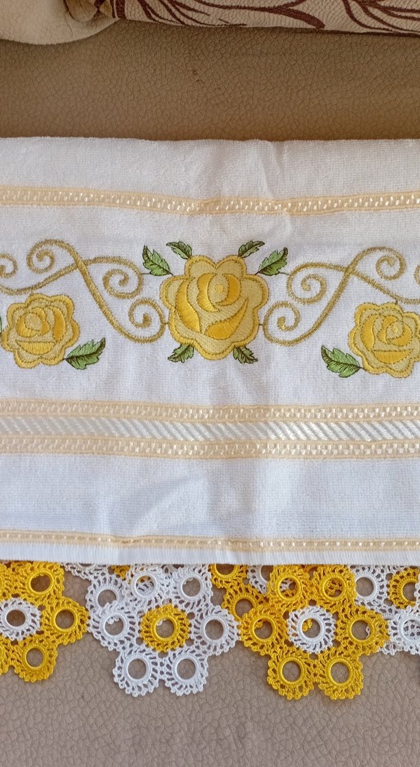 Sarı Nakışlı Havlu - Görsel 3