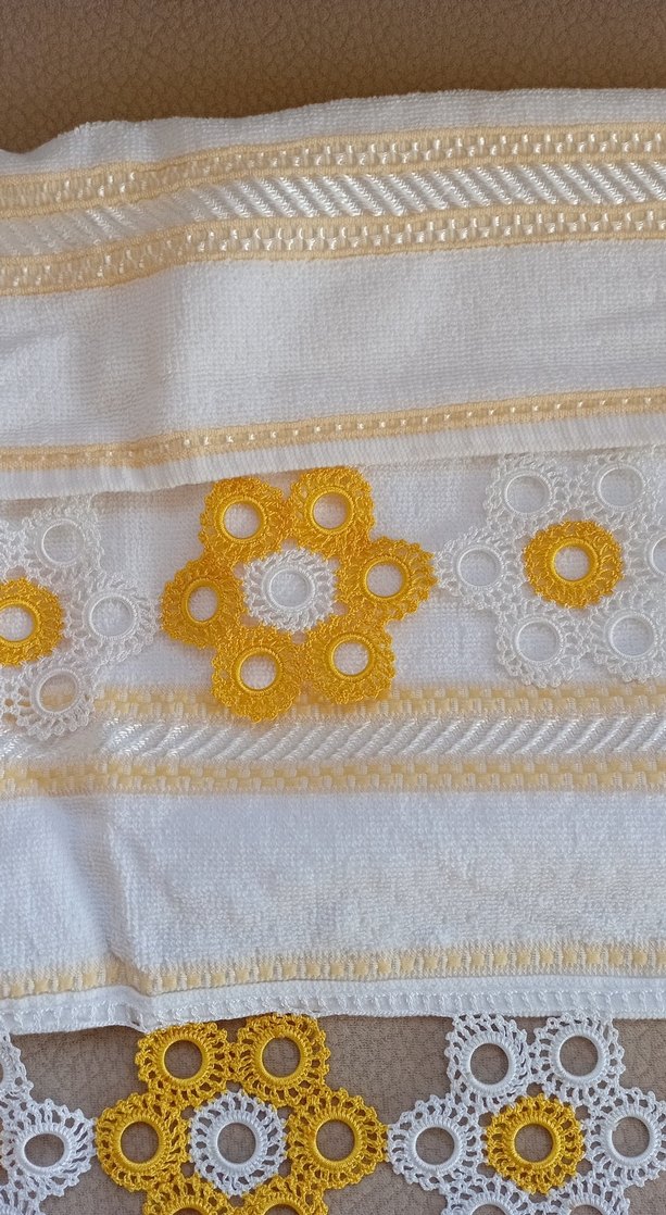 Sarı Nakışlı Havlu - Görsel 2