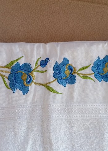 Mavi İşlemeli Renkli Havlu - Görsel 2